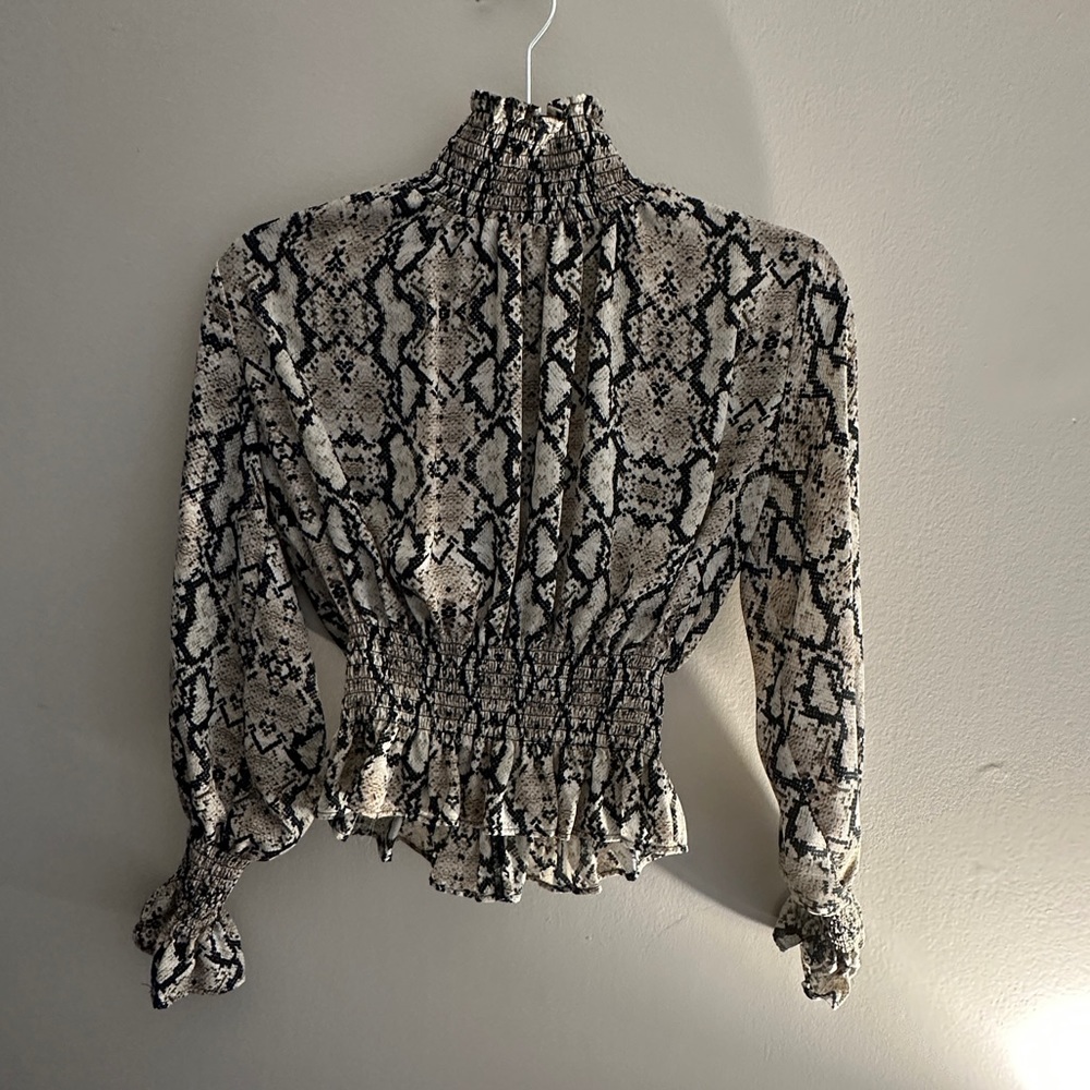 Snakeskin print long sleeve blouse, elastic banded wrist/waist/neck - Women’s S